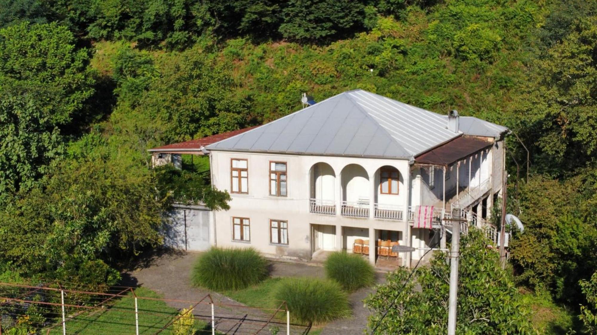 Jvari Ezo酒店 外观 照片
